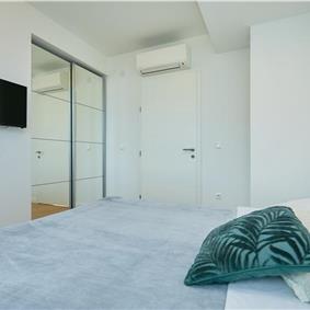 6 Bedroom Seafront Villa with Pool near Slano, Sleeps 12-14